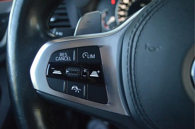 BMW X4 xDrive20i Automaat / Panoramadak / Trekhaak / Sportstoelen / Comfort Access / Head-Up / Active Cruise Control / Adaptieve LED / Parking Assistant Plus