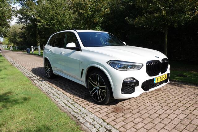 BMW X5 xDrive45e M-Sport High Executive 22 INCH Pano,Laser,Head up,H&K,Soft Close, Panorama-Glasdak Sky Lounge 1 eig Ned. Auto verw beker houders.