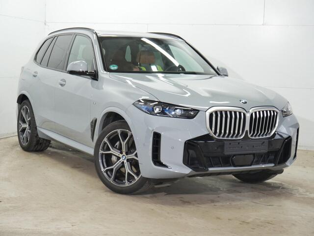 BMW X5 xDrive40i M-Sport | 21" | Panorama | Trekhaak | Massage | Lederen Dash | Comfortzetels