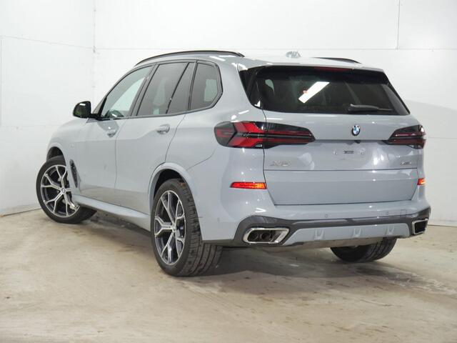 BMW X5 xDrive40i M-Sport | 21" | Panorama | Trekhaak | Massage | Lederen Dash | Comfortzetels