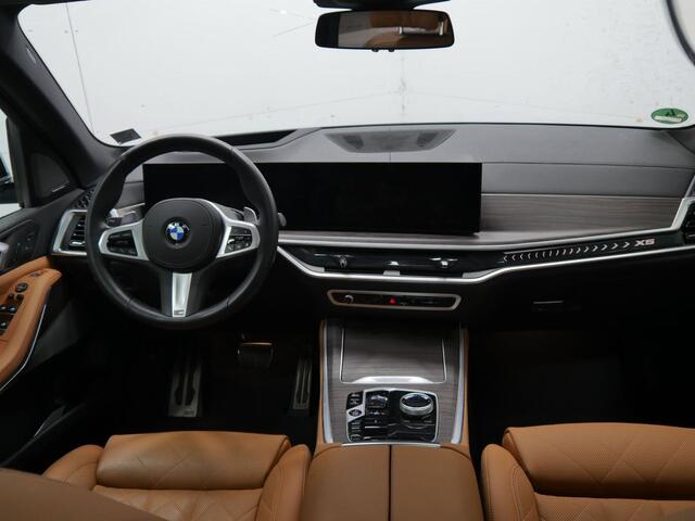 BMW X5 xDrive40i M-Sport | 21" | Panorama | Trekhaak | Massage | Lederen Dash | Comfortzetels