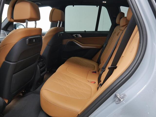 BMW X5 xDrive40i M-Sport | 21" | Panorama | Trekhaak | Massage | Lederen Dash | Comfortzetels