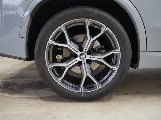 BMW X5 xDrive40i M-Sport | 21" | Panorama | Trekhaak | Massage | Lederen Dash | Comfortzetels