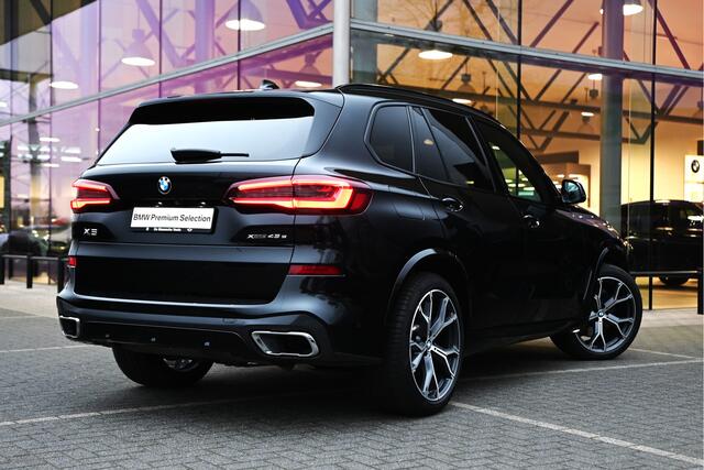 BMW X5 xDrive45e High Executive M Sport Automaat / Panoramadak / Trekhaak / Adaptive Air Suspension / Sportstoelen / Stoelverwarming / Parking Assistant / Driving Assistant Professional