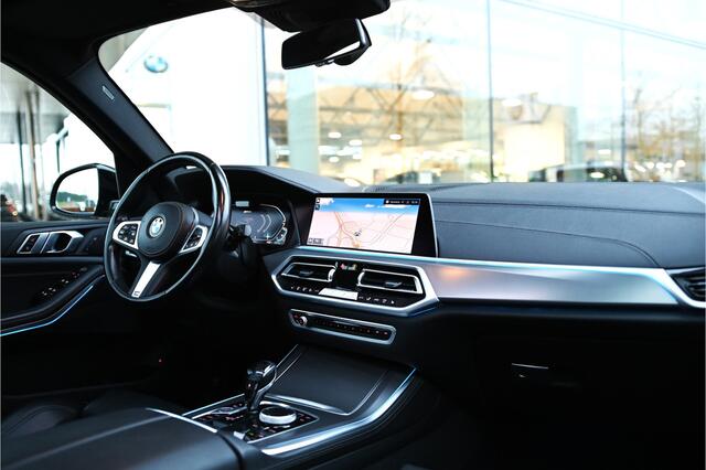 BMW X5 xDrive45e High Executive M Sport Automaat / Panoramadak / Trekhaak / Adaptive Air Suspension / Sportstoelen / Stoelverwarming / Parking Assistant / Driving Assistant Professional