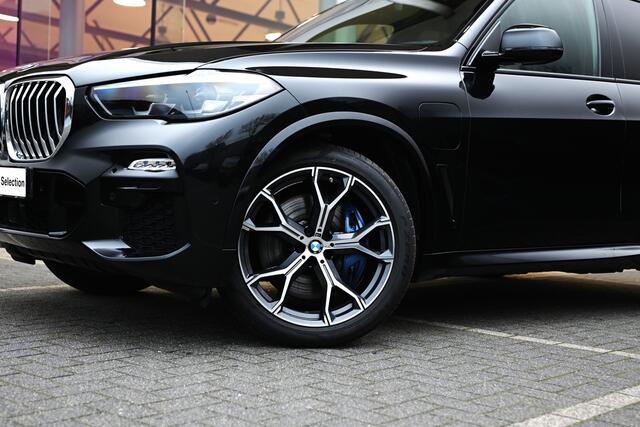 BMW X5 xDrive45e High Executive M Sport Automaat / Panoramadak / Trekhaak / Adaptive Air Suspension / Sportstoelen / Stoelverwarming / Parking Assistant / Driving Assistant Professional