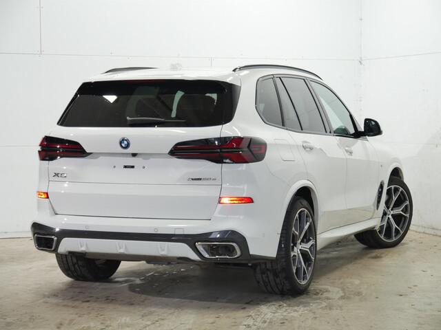 BMW X5 xDrive50e M-Sport | Panorama | 21" | Harman Kardon | Luchtvering v+a | Trekhaak