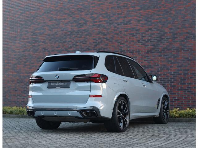 BMW X5 M60i xDrive *Vierwielsturing*Pano*Trekhaak*HUD*