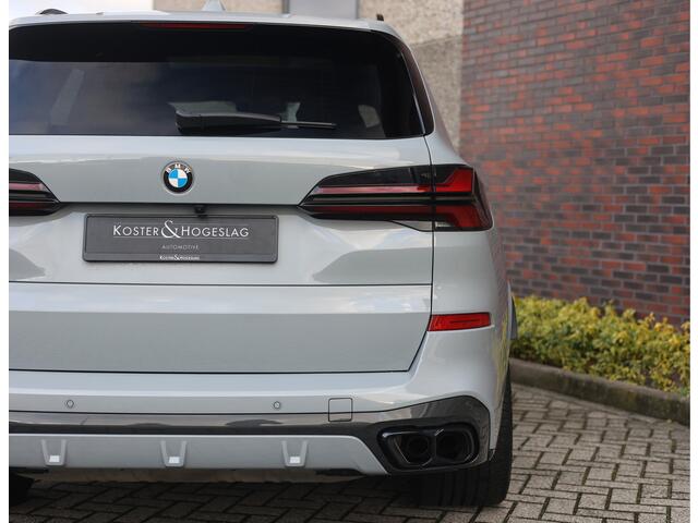 BMW X5 M60i xDrive *Vierwielsturing*Pano*Trekhaak*HUD*