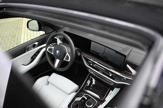 BMW X5 xDrive50e High Executive M Sport Automaat / Panoramadak / Adaptieve LED / Parking Assistant Professional / Gesture Control / Sportstoelen / Adaptief onderstel