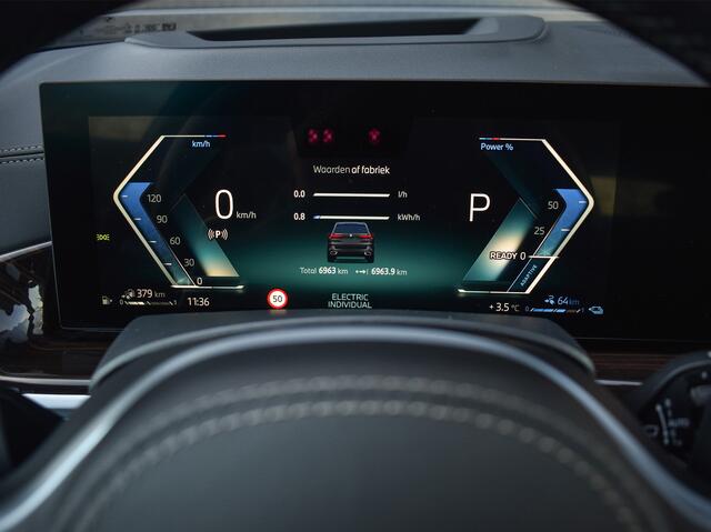 BMW X5 xDRIVE 50e | M-SPORT | COMFORT ACCESS | TREKHAAK | M-SPORT BRAKE | PANORAMADAK | REAR SIDE WINDOW | COMFORT SEATS | 4 ZONE CLIMATE | AMBIANCE INTERIEUR | ADAPTIVE LED | DRIVING ASSISTANT PROF. | DAB+ | HARMAN/KARDON | BWM GESTURE CONTROL | 360 CAMERA |