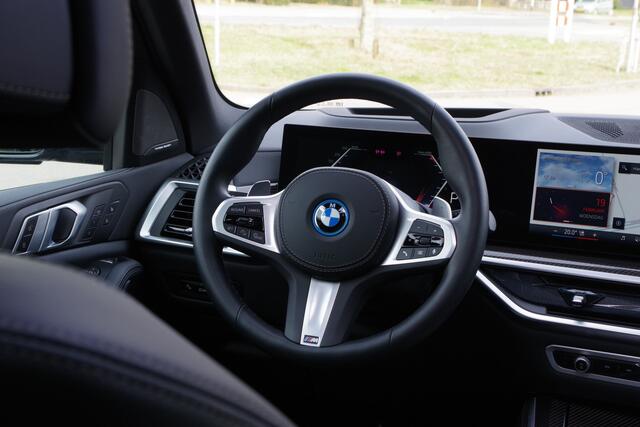 BMW X5 xDrive50e 490 PK M-Sport Pro PHEV, 4-Wielsturing, Panoramadak, Head-Up, Massage, Carbon Trim, Trekhaak, H/K Sound
