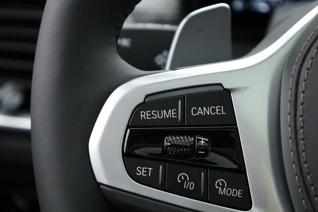 BMW X5 xDrive50e M Sport | Pano | Soft Close | HUD | SkyLounge | Luchtvering | 22'' | Illuminated Grill