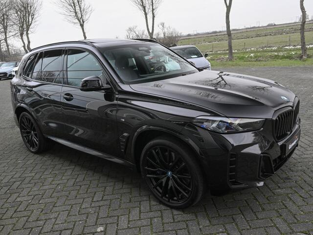 BMW X5 xDrive50e 489pk M-Sportpakket Pro Black optic Pano Tr-Haak H&K 22-Inch 360-Camera Carbon VOL!
