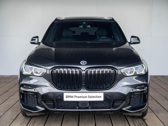 BMW X5 xDrive45e | M Sportpakket | High Executive | Comfortstoelen voor | Panorama dak | Active Steering