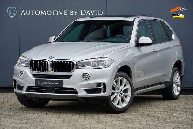 BMW X5 xDrive40e 245 pk HIGH EXECUTIVE AUTOMAAT / PANORAMADAK / ADAPTIEVE CRUISE CONTROL / HARMAN KARDON / ADAPTIEF ONDERSTEL / SOFT CLOSE / HEAD-UP DISPLAY