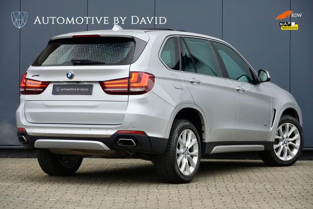 BMW X5 xDrive40e 245 pk HIGH EXECUTIVE AUTOMAAT / PANORAMADAK / ADAPTIEVE CRUISE CONTROL / HARMAN KARDON / ADAPTIEF ONDERSTEL / SOFT CLOSE / HEAD-UP DISPLAY
