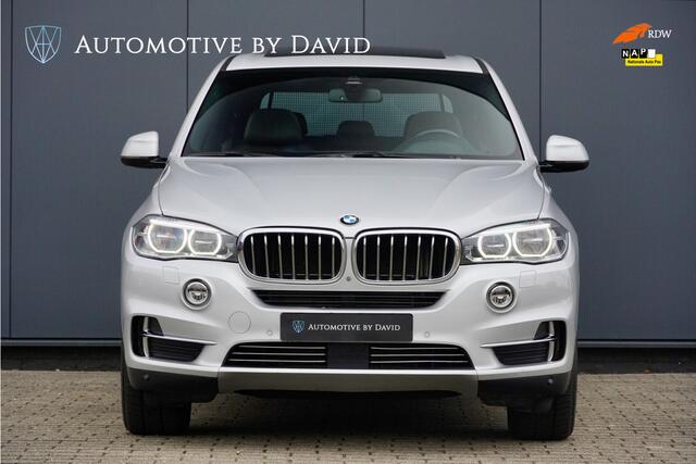 BMW X5 xDrive40e 245 pk HIGH EXECUTIVE AUTOMAAT / PANORAMADAK / ADAPTIEVE CRUISE CONTROL / HARMAN KARDON / ADAPTIEF ONDERSTEL / SOFT CLOSE / HEAD-UP DISPLAY