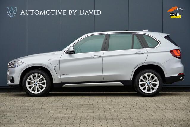 BMW X5 xDrive40e 245 pk HIGH EXECUTIVE AUTOMAAT / PANORAMADAK / ADAPTIEVE CRUISE CONTROL / HARMAN KARDON / ADAPTIEF ONDERSTEL / SOFT CLOSE / HEAD-UP DISPLAY