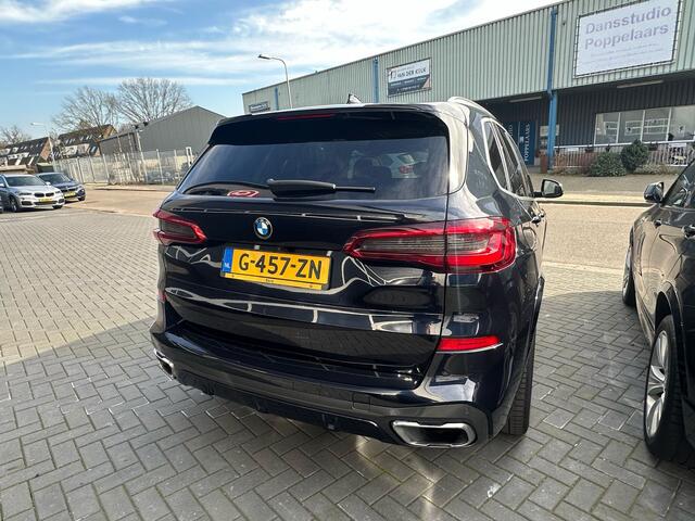 BMW X5 xDrive30d 266 pk High Executive M-Sportpakket / NL-Auto/ Dealer.Ond./ Head-Up/ Xenon-LED/ Pano-Dak/ Keyless/ Adap.Cruise/ Comfort-Stoelen/ Stoel.Verw/ Trekhaak