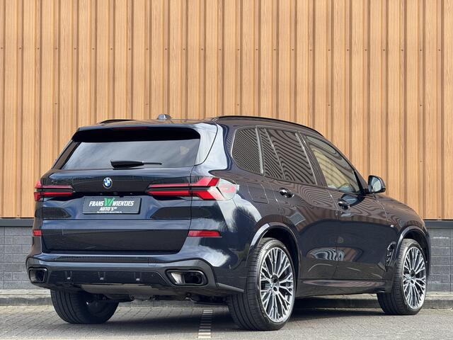 BMW X5 X-DRIVE 3.0D | M Pakket | 22'' lichtmetaal | Luchtvering | Trekhaak | 3500 Kg trekken | Panoramdak Sky Lounge | Bowers & Wilkins | BMW Individual Leder | X Offroad Pack | Alcantara Hemel |