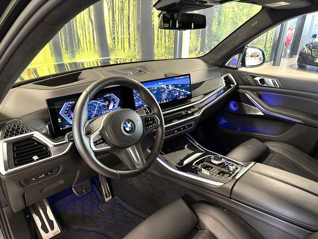 BMW X5 X-DRIVE 3.0D | M Pakket | 22'' lichtmetaal | Luchtvering | Trekhaak | 3500 Kg trekken | Panoramdak Sky Lounge | Bowers & Wilkins | BMW Individual Leder | X Offroad Pack | Alcantara Hemel |