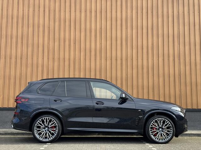 BMW X5 X-DRIVE 3.0D | M Pakket | 22'' lichtmetaal | Luchtvering | Trekhaak | 3500 Kg trekken | Panoramdak Sky Lounge | Bowers & Wilkins | BMW Individual Leder | X Offroad Pack | Alcantara Hemel |