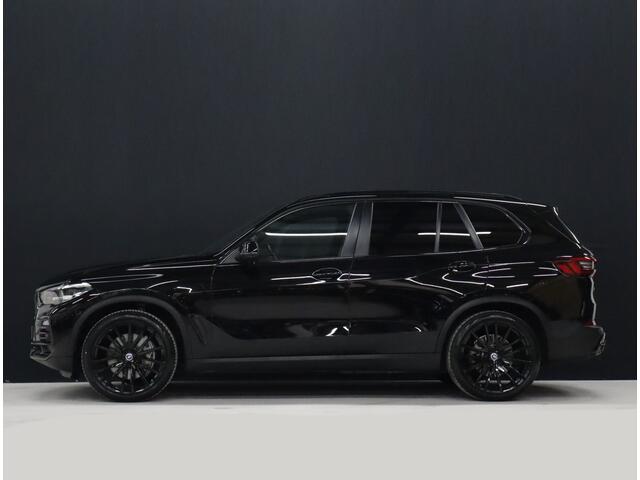 BMW X5 xDrive45e Sport High Executive [ADAPTIVE CRUISE, APPLE CARPLAY, 360 CAMERA, VOL LEDER, TREKHAAK, MASSAGE, VERWARMING, MEMORY STOELEN, ELEKTRISCHE ACHTERKLEP, NAVIGATIE, NIEUWSTAAT]