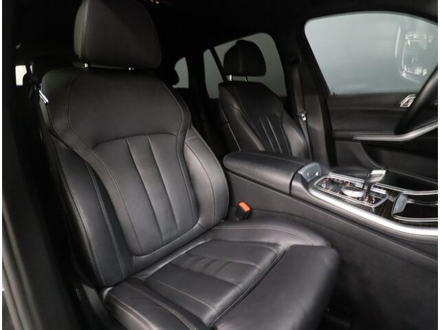 BMW X5 xDrive45e Sport High Executive [ADAPTIVE CRUISE, APPLE CARPLAY, 360 CAMERA, VOL LEDER, TREKHAAK, MASSAGE, VERWARMING, MEMORY STOELEN, ELEKTRISCHE ACHTERKLEP, NAVIGATIE, NIEUWSTAAT]