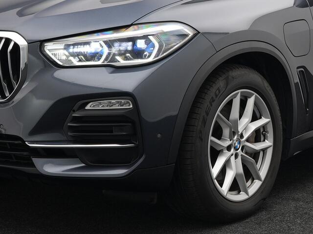 BMW X5 xDrive45e High Executive Plug In Hybrid 394pk PHEV | Panodak | Trekhaak af fabriek | Adaptive Cruise | Laser LED | 360 Camera | Head Up | Lederen Sportstoelen Memory & Ventilatie | Keyless | Sfeerverlichting |