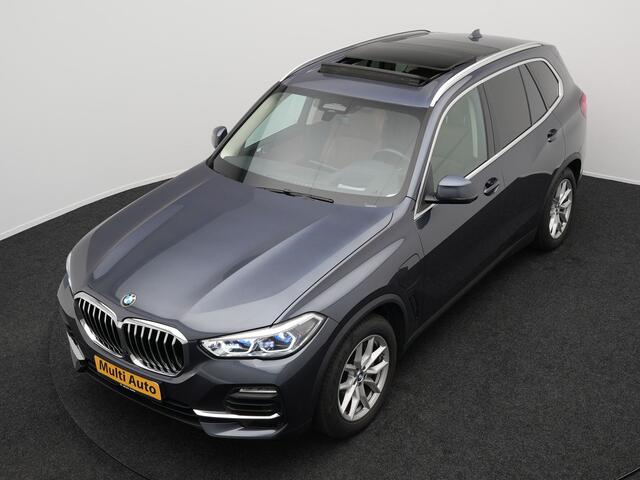 BMW X5 xDrive45e High Executive Plug In Hybrid 394pk PHEV | Panodak | Trekhaak af fabriek | Adaptive Cruise | Laser LED | 360 Camera | Head Up | Lederen Sportstoelen Memory & Ventilatie | Keyless | Sfeerverlichting |
