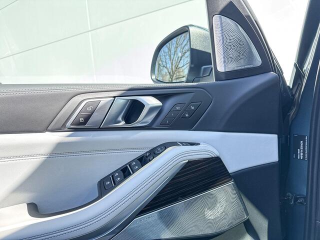 BMW X5 xDrive50e Launch Edition
