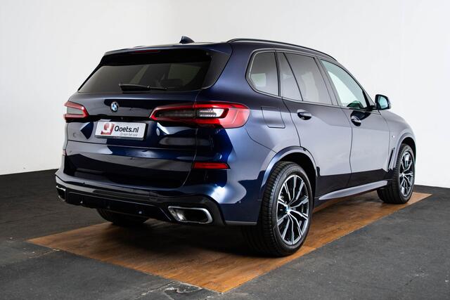 BMW X5 xDrive30d High Executive m Sport - Trekhaak - Panoramadak - Parking/driving Assistant - Head Up - Harman Kardon - Comfort Access - Warmte Comfort Pack Voor - Interieurvoorverwarming - Getinte Ruiten -