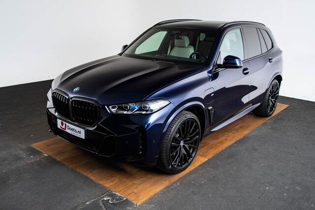 BMW X5 xDrive50e Launch Edition M Sport - Trekhaak - Panoramadak - Parking/Driving Assistant Professional - Active Protection - Harman Kardon - Comfort Access - Comfortstoelen - Stoelventilatie/massage - Warmte Comfort Pack -