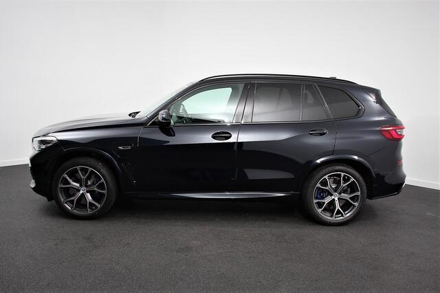 BMW X5 xDrive45e 394pk High Executive M-Sport PHEV 6 cilinder | Panoramisch schuif-kantel dak | Harman Kardon | Head up display | Lederen bekleding | Electrische verstelling comfort stoelen