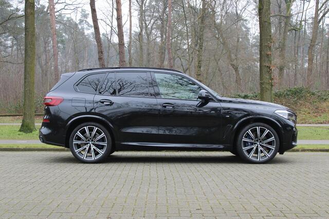 BMW X5 xDrive45e High Executive 22 inch, M-Sportpakket, Head up display, Panoramadak, Harman Kardon, Stoelventilatie, Comfortstoelen met memory, Niveauregeling 2 assen, Grootlichtassistent, Parkeerhulpsysteem Plus, Navigatie Professional, Achteruitrijcamera, Gro