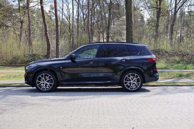 BMW X5 xDrive45e High Executive M-Sportpakket, Panoramadak Sky Lounge, Head up display, Leder Ind. Merino, Soft Close, Harman Kardon, Laserlicht, Parkeerhulpsysteem Plus, DAB, Niveuregling 2 assen, Elektrische Trekhaak, Stoelverwarming voor en achter, 360 graden