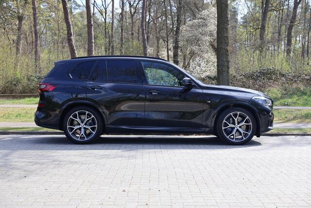 BMW X5 xDrive45e High Executive M-Sportpakket, Panoramadak Sky Lounge, Head up display, Leder Ind. Merino, Soft Close, Harman Kardon, Laserlicht, Parkeerhulpsysteem Plus, DAB, Niveuregling 2 assen, Elektrische Trekhaak, Stoelverwarming voor en achter, 360 graden