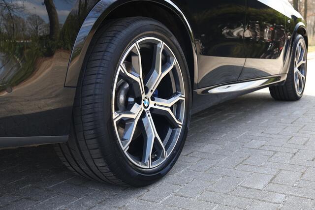 BMW X5 xDrive45e High Executive M-Sportpakket, Panoramadak Sky Lounge, Head up display, Leder Ind. Merino, Soft Close, Harman Kardon, Laserlicht, Parkeerhulpsysteem Plus, DAB, Niveuregling 2 assen, Elektrische Trekhaak, Stoelverwarming voor en achter, 360 graden