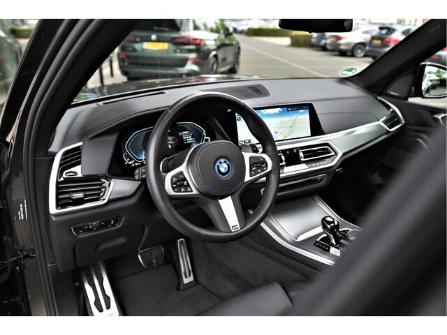 BMW X5 xDrive45e High Executive M Sport Automaat / Panoramadak / Trekhaak / Laserlight / Sportstoelen / Head-Up / Gesture Control / Parking Assistant Plus / Comfort Access