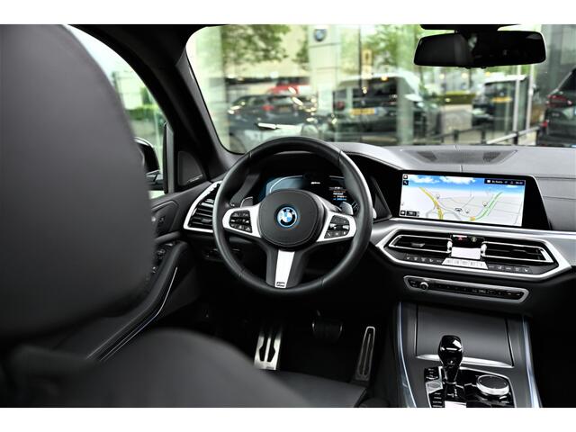 BMW X5 xDrive45e High Executive M Sport Automaat / Panoramadak / Trekhaak / Laserlight / Sportstoelen / Head-Up / Gesture Control / Parking Assistant Plus / Comfort Access