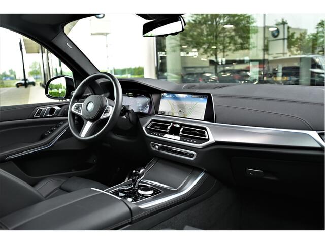 BMW X5 xDrive45e High Executive M Sport Automaat / Panoramadak / Trekhaak / Laserlight / Sportstoelen / Head-Up / Gesture Control / Parking Assistant Plus / Comfort Access