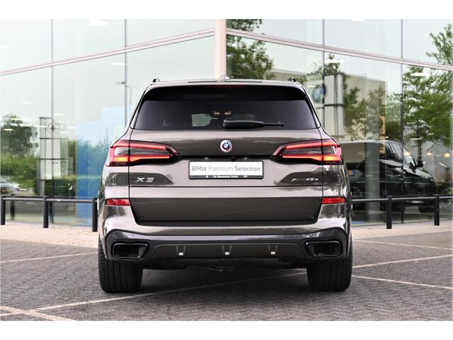 BMW X5 xDrive45e High Executive M Sport Automaat / Panoramadak / Trekhaak / Laserlight / Sportstoelen / Head-Up / Gesture Control / Parking Assistant Plus / Comfort Access