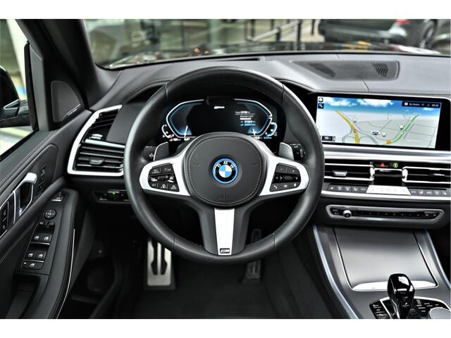 BMW X5 xDrive45e High Executive M Sport Automaat / Panoramadak / Trekhaak / Laserlight / Sportstoelen / Head-Up / Gesture Control / Parking Assistant Plus / Comfort Access
