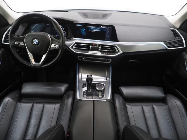 BMW X5 xDrive45e Full Black | Panoramadak | Luchtvering | Head Up | Adaptive Cruise | Camera