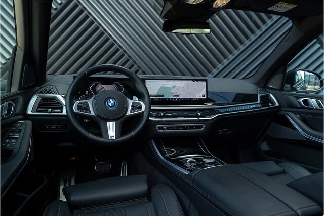 BMW X5 xDrive50e LCI M-Sport Pro Fabrieksgarantie Dravit Comfort stoelen ACC Panodak Head Up 360 Skylounge Keyless Harman Kardon Softcl. Stoelvent.