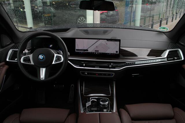 BMW X5 xDrive50e High Executive M Sport Automaat / Panoramadak / Trekhaak / Sportstoelen / Soft-Close / Adaptieve LED / Parking Assistant Professional / Gesture Control