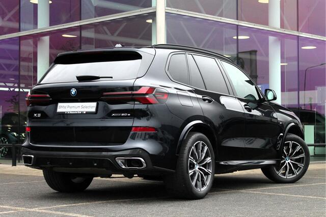 BMW X5 xDrive50e High Executive M Sport Automaat / Panoramadak / Trekhaak / Sportstoelen / Soft-Close / Adaptieve LED / Parking Assistant Professional / Gesture Control
