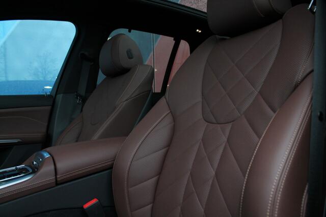 BMW X5 xDrive50e High Executive M Sport Automaat / Panoramadak / Trekhaak / Sportstoelen / Soft-Close / Adaptieve LED / Parking Assistant Professional / Gesture Control