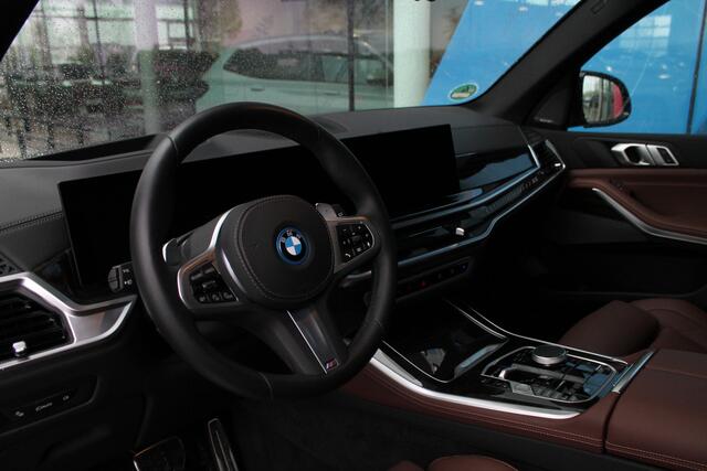 BMW X5 xDrive50e High Executive M Sport Automaat / Panoramadak / Trekhaak / Sportstoelen / Soft-Close / Adaptieve LED / Parking Assistant Professional / Gesture Control